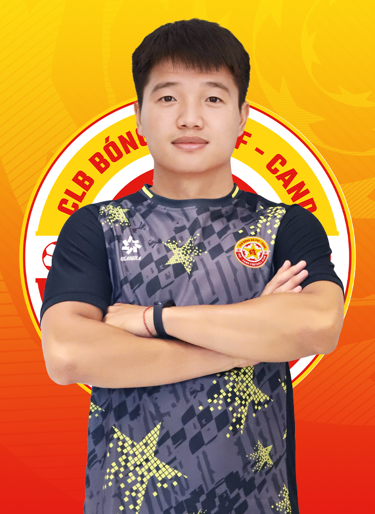 Thủ môn Phí Minh Long