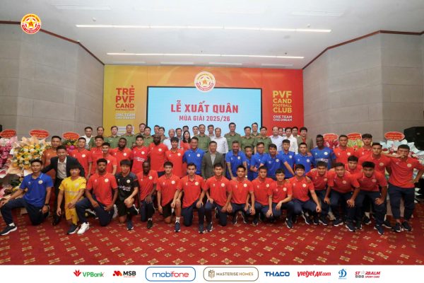 Lãnh đạo Bộ Công an, Lãnh đạo tỉnh Hưng Yên, VFF, VPF, cơ quan quản lý nhà nước ở địa phương, các đơn vị đối tác đồng hành, cùng đông đảo phóng viên, người hâm mộ và thành viên hai đội bóng đến tham dự buổi lễ