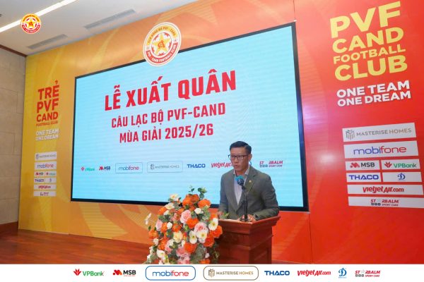 Huấn luyện viên trưởng Thạch Bảo Khanh 