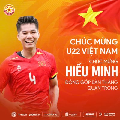 Chủ tịch CLB PVF-CAND trao thưởng cho Hiểu Minh ghi bàn tại SEA Games 33