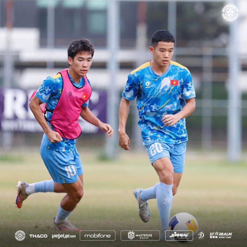 Thanh Nhàn và Anh Quân phối hợp ăn ý khi đá ma trong buổi tập của U22 Việt Nam