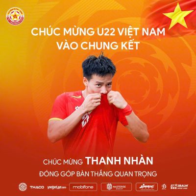 Chủ tịch CLB PVF-CAND trao thưởng cho Thanh Nhàn ghi bàn tại SEA Games 33