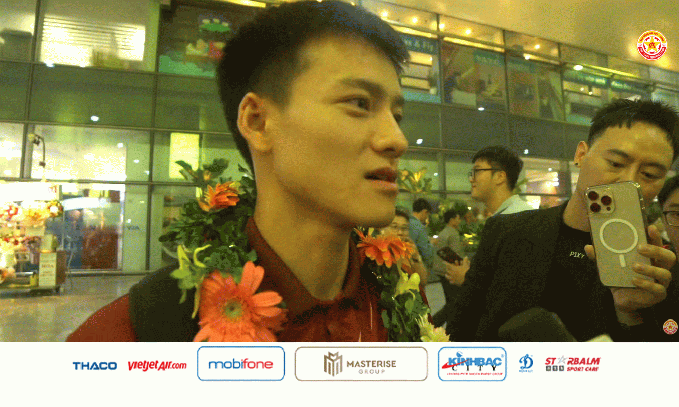 U22 Việt Nam được chào đón nồng nhiệt, Thanh Nhàn xúc động trước tình cảm từ người hâm mộ