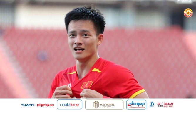 Thanh Nhàn lập siêu phẩm, U22 Việt Nam vào bán kết SEA Games
