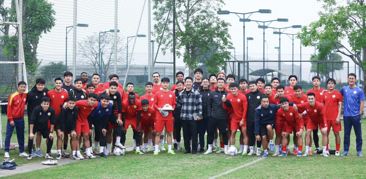 Sinh nhật ý nghĩa của Xuân Bắc cùng tập thể PVF-CAND